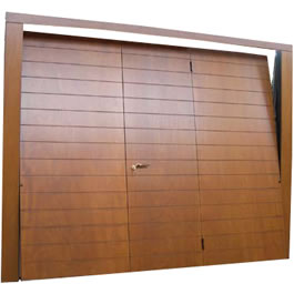 porte basculanti in legno Èlite orizzontale con porta pedonale e cerniere a vista.